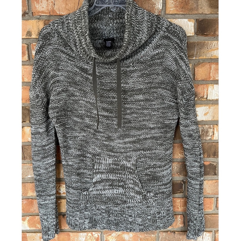 Rue 21 Women’s Gray and White Long Sleeve Turtleneck Sweater Size XL
